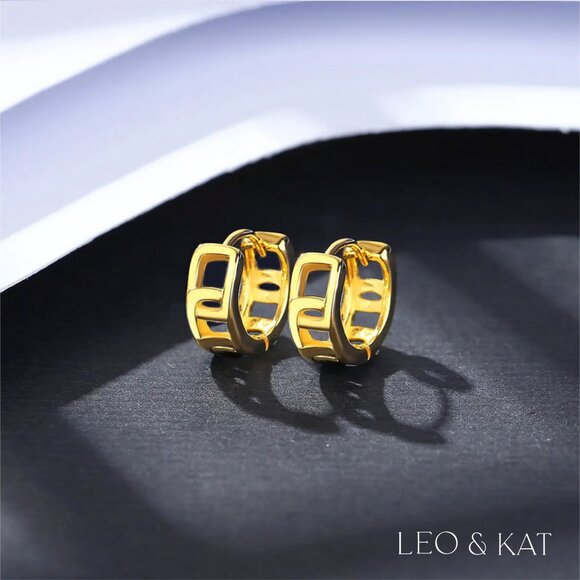 Gold Square Links Huggie Earrings. 925 Sterling Silver. #1024 - Picture 3 of 4